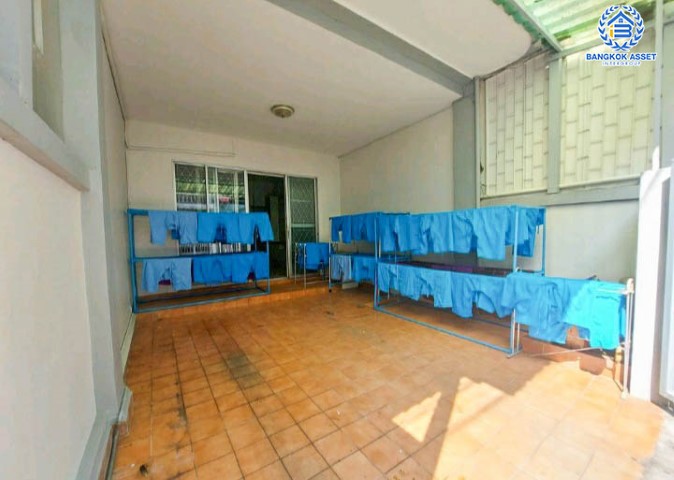 *****ทาวน์โฮมมือสองย่านกรุงเทพฯ ม.อัศวินการ์เด้น จรัญสนิทวงศ์45 #หลังมุม เนื้อที่ 19.3 ตร.ว. ฟังก์ชันจัดเต็ม 4 ห้องนอน 3 ห้องน้ำ 1 ที่จอดรถ ทาวน์โฮมพร้อมอยู่ บนทำเลคุ้มค่า เพียง 10 นาทีก็ถึงรถไฟฟ้าสายสีน้ำเงิน "สถานีบางขุนนนท์" ใกล้ทางด่วน "ศรรัช" จองเลย!